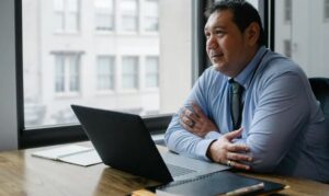 A légiutas-kísérő odament hozzám és azt mondta: "Kérem, maradjon a leszállás után, a pilóta személyesen szeretne beszélni önnel."