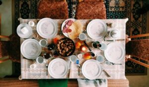 Egy család összegyűlik, hogy vacsorázzon a nagymamánál, de sokkoló felfedezésekkel kell szembenézniük a hagyatéka kapcsán.