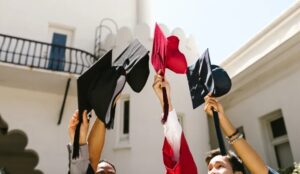 Fiú, aki évekig nem látogatta meg az édesanyját, eljön és látja, hogy háza elpusztult – A nap története