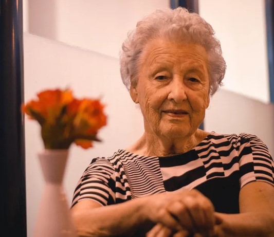 Férje halála után egy özvegy egy olcsó medált örököl, míg egy hölgy, akivel soha nem találkozott, megkapja a vagyonát – Napi történet