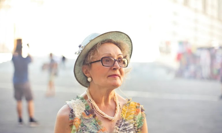A mostohaanyám, aki mindig is gyűlölt, hagyott rám egy dobozt halála után.