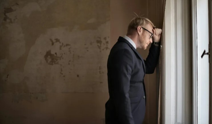 Elhunyt apánk csak egy méhest hagyott rám, miközben a húgom örökölte a házat és félreállított engem, de egy kaptár titkot rejtett, amely mindent megváltoztatott.