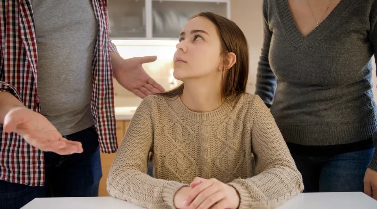A szüleim elköltötték az összes pénzt, amit a nagyapám a tanulmányaimra hagyott, de a karma visszavágott.