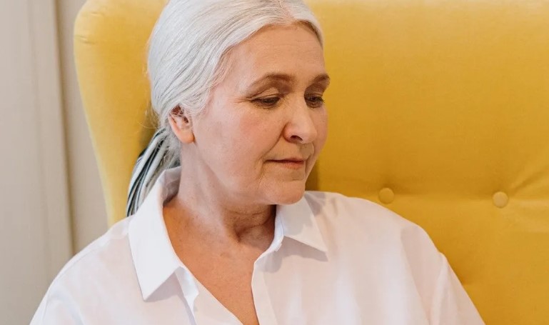 Egy újszülött egész nap sír, bármit is tesznek a szülei, mígnem belenéznek a bölcsőjébe – A nap története