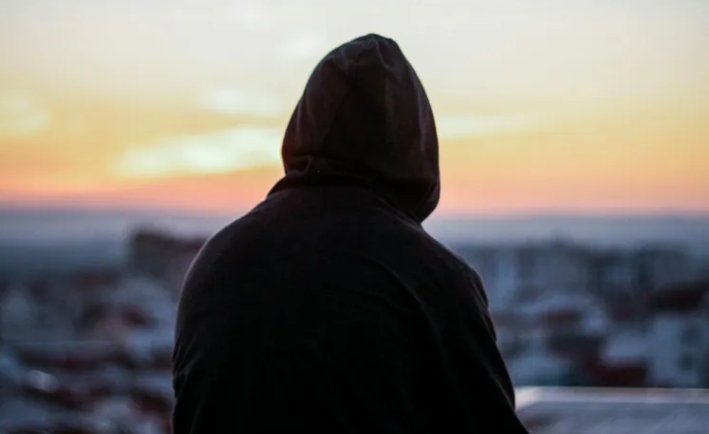 Vettem egy kebabot és egy kávét egy hajléktalannak – adott egy cetlit, ami mindent megváltoztatott.