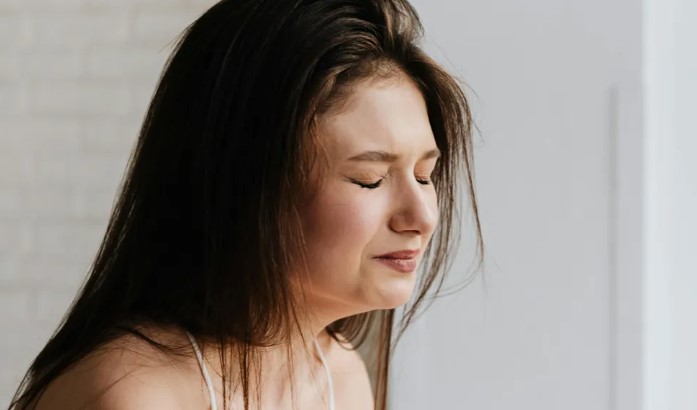 Hölgy meglátja a lányát és vevőjét, akik „tragikusan meghaltak” 5 évvel ezelőtt, és követni kezdi őket – A nap története