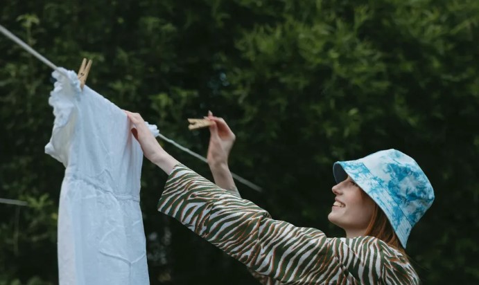 A szomszédom minden alkalommal grillezni kezdett, amikor kiteregettem, csak hogy tönkretegye a ruháimat.