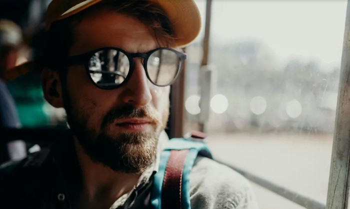 Lány odaadja az utolsó pénzét, hogy kifizesse egy idegen büntetését a buszon, majd sírva fakad, amikor meglátja őt a szalagavatóján – A nap története
