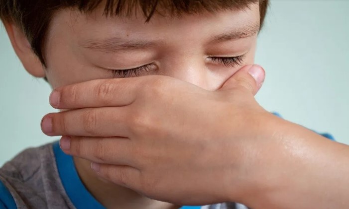 Az anya felfedezi, hogy nem ő a biológiai szülője hét éves fiának, és az apja sem — A történet napja