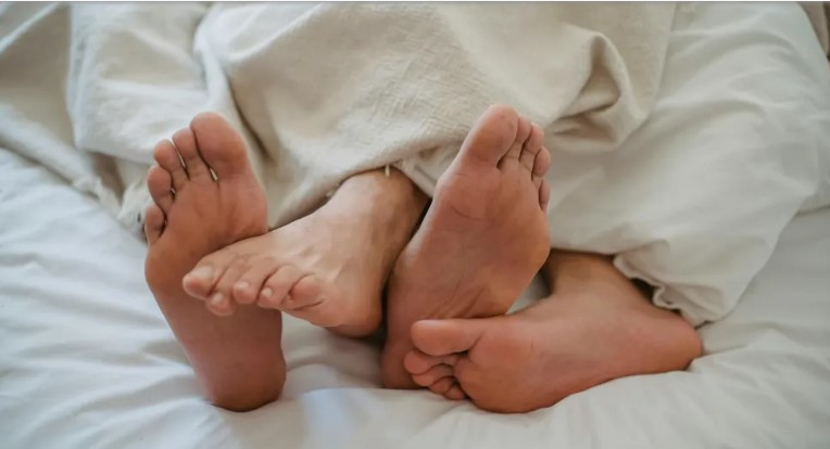 A volt párom sértő szavakat fújt festékszóróval a kerítésemre – végül mindent elveszített emiatt.