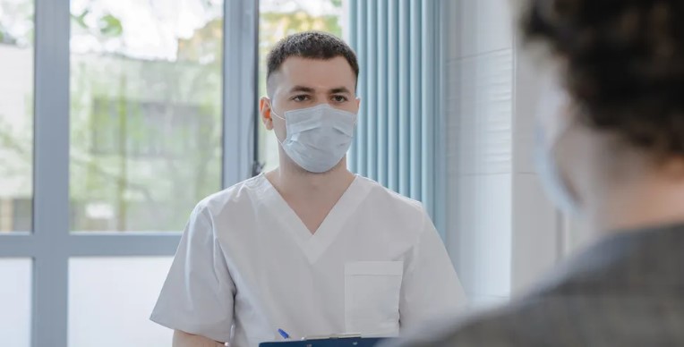 Apa megtudja, hogy ikerfiai valójában a testvérei – a nap története