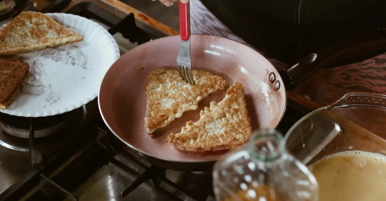 A leendő anyósom megkért, hogy kint egy lavorban mossak meg magam, hogy „leteszteljen” – a karma végül utolérte.
