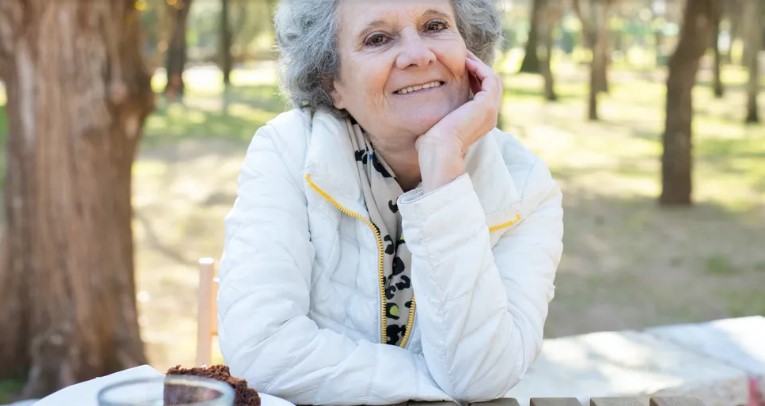 Ötöscsöpps mama nem tud fizetni a vásárlásért, amikor a háttérben egy hang megszólal: „A számlád már ki van fizetve” — A nap története