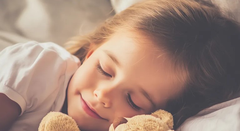 Egy nő egy napra elutazik, de egy iskolai telefonhívás rémálommá változtatja – Napi történet