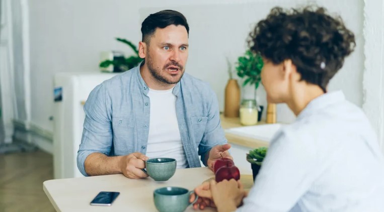 Egy nő fényűző nyakláncot kapott postán, de hamarosan rájött, hogy tévedésből küldték — A nap története
