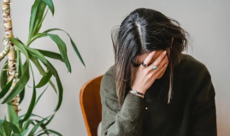 53 éves nő ikreket hoz világra, veje ismerős anyajegyeket vesz észre az újszülötteken – a nap története