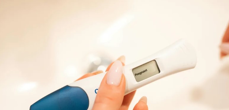 Megkértem a fiamat, hogy csináltasson egy DNS-tesztet, ami megerősítette az apaságát, de aztán felhívott a menyasszonya édesanyja, és teljesen ledöbbentett.