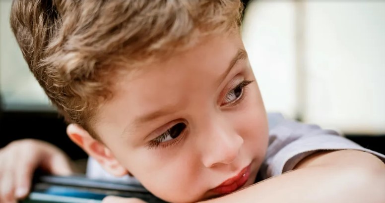 Évtizedeken át hazugságban éltem, mígnem egy régi medál felfedte az igazságot a családomról — A nap története