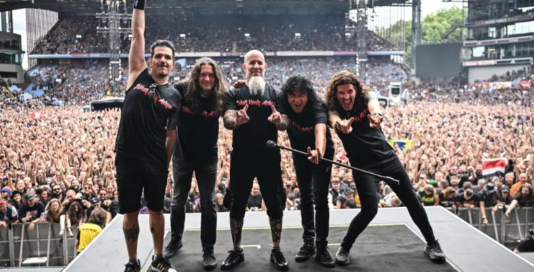 Ozzy Osbourne 76 éves korában meghalt, „szeretet körülölelésében” – Részletek