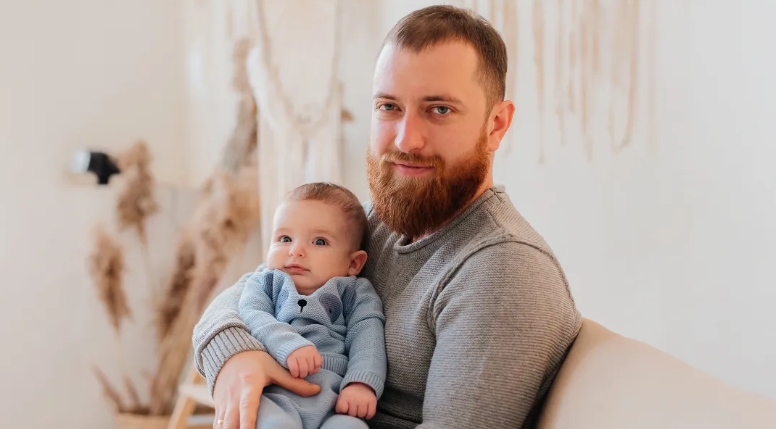 Szültem gyermeket 20 év várakozás és kezelések után — amikor a férjem meglátta, azt mondta: „Biztos vagy benne, hogy az enyém?”