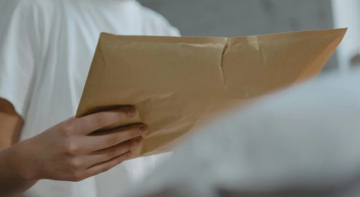 Minden héten írt egy idős férfi egy levelet az idősek otthonából, mígnem rájöttem, hogy a címzett az én történetem része volt – a nap története.
