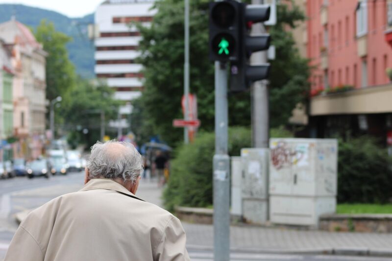 Értéktelen kezek vagy segítő szívek? Egy hétköznapi jelenet, amely elgondolkodtat.