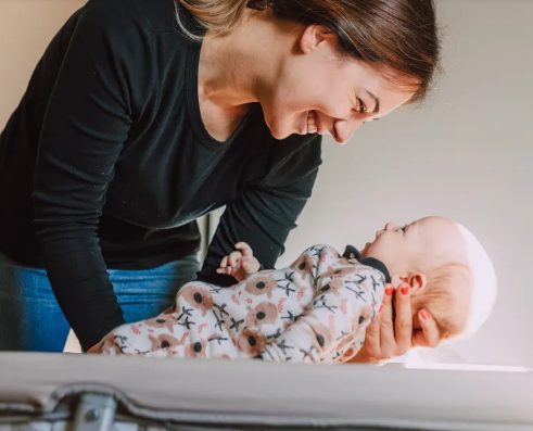 Anya babamonitort szerel fel a fia szobájába, és megijed, amikor mozgást lát ott — A nap története
