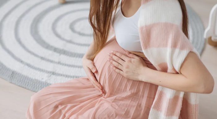 Anya babamonitort szerel fel a fia szobájába, és megijed, amikor mozgást lát ott — A nap története