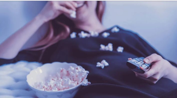 A sógornőm megette a gyerekeim ételét, egész nap Netflixet nézett, és hazudott arról, hogy terhes – én pedig az ő hazugságát használtam fel, hogy kitegyem őt a házamból.