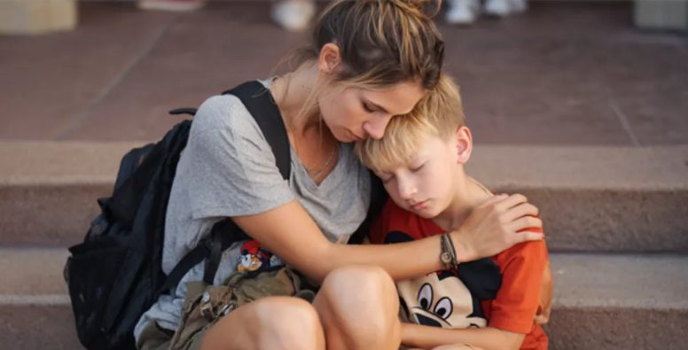 A nagynéném eltűnt a személyimmel és a pénzemmel Disneylandben — a hazafelé tartó vonatúton tökéletes bosszút eszeltem ki.
