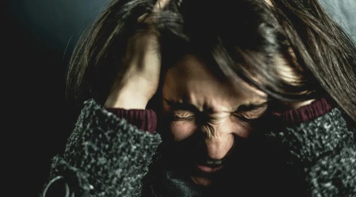 A sógornőm megette a gyerekeim ételét, egész nap Netflixet nézett, és hazudott arról, hogy terhes – én pedig az ő hazugságát használtam fel, hogy kitegyem őt a házamból.