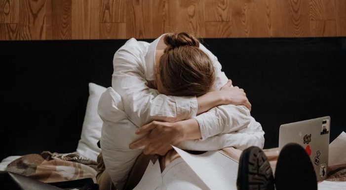 Az anyósom három fiatal nőt hozott a házunkba, mert szerinte nem voltam elég jó a fiának — ezért tökéletes bosszút álltam – A nap története