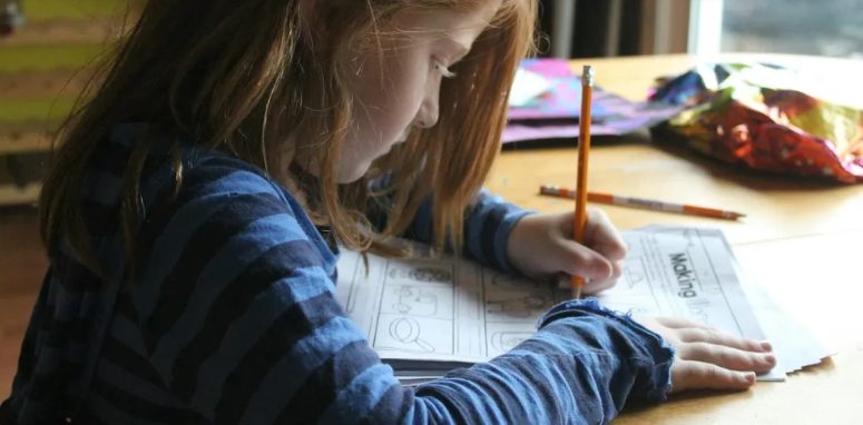 A nővérem kölcsönkérte a házamra gyűjtött pénzt az esküvőjére – amit utána tett, az teljesen lesokkolt.