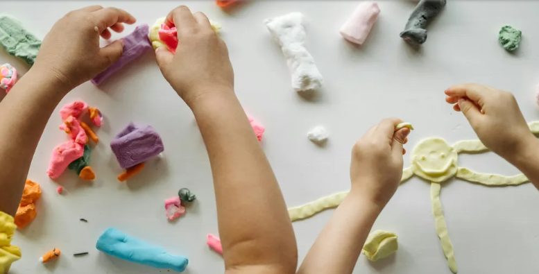 A férjem ragaszkodott hozzá, hogy tartsak egy kis szünetet, amíg ő egyedül vigyáz a babára először — Amit otthon találtam, az sokkolt.