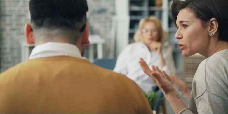 Örököltem a nagymamám takarítószekrényét – de a seprű mögött egy titkot hagyott hátra