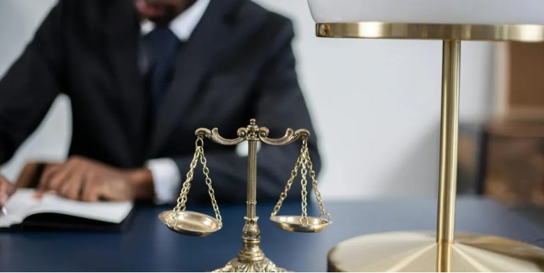 Örököltem a nagymamám takarítószekrényét – de a seprű mögött egy titkot hagyott hátra