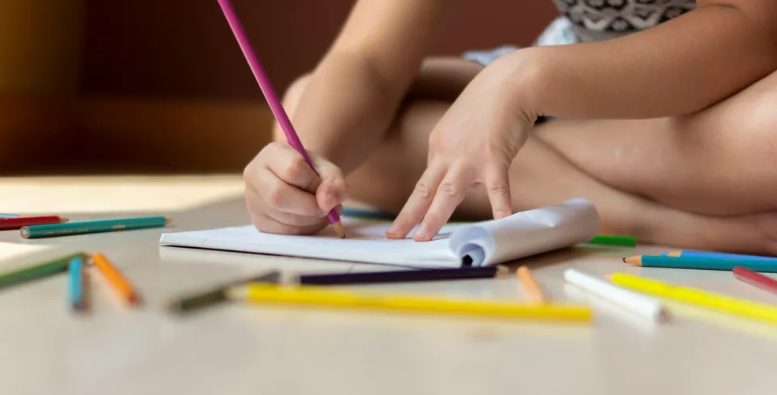 Feleségül vettem egy egyedülálló anyát két lánnyal – egy hét múlva a lányok meghívtak, hogy látogassam meg az apjukat a pincében.