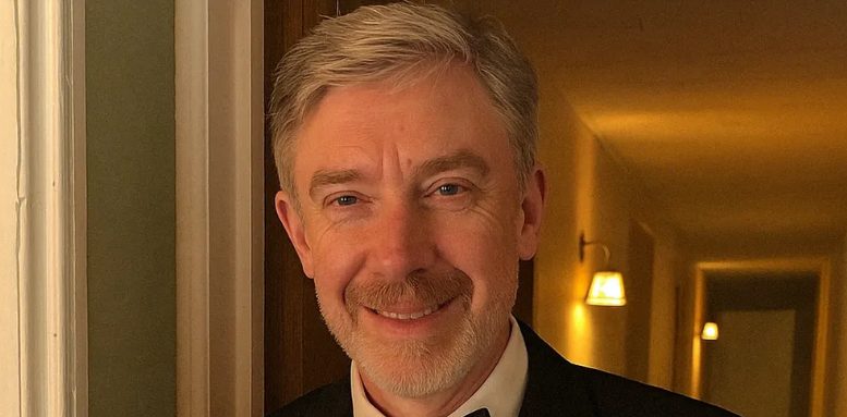Az oltárnál hagytak, és harminc évvel később egy levél segített felfedni, mi is történt valójában azon a napon — A nap története