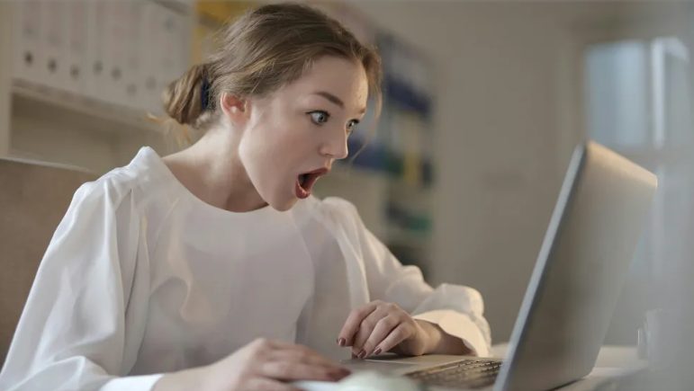 A munkanélküli férjem titokban bérleti díjat kért a nálunk élő, fogyatékos nővéremtől – Egy hatalmas hiba.