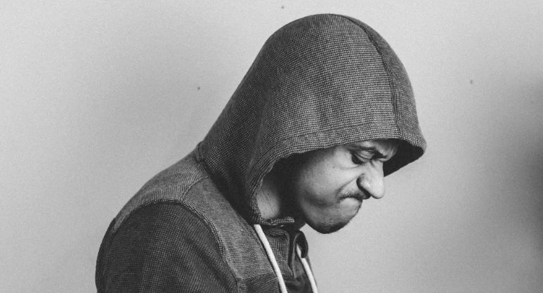 A szomszédaim azt akarták, hogy a jakuzzijuk a napra legyen, ezért kivágták a nagyszüleim 50 éves almáját – amit azonnal megbántak.