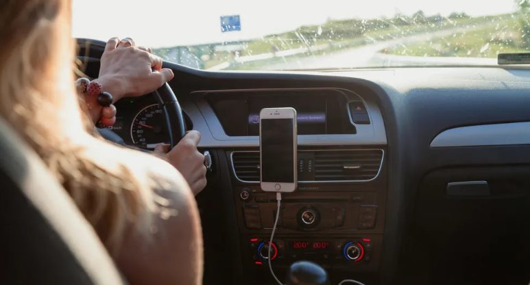 A szomszédaim azt akarták, hogy a jakuzzijuk a napra legyen, ezért kivágták a nagyszüleim 50 éves almáját – amit azonnal megbántak.