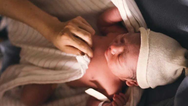Visszataláltam az örökbefogadott nővéremhez, hogy visszaszerezzem, amit tíz éve ellopott tőlem, de az igazság nem az volt, amire számítottam — A nap története