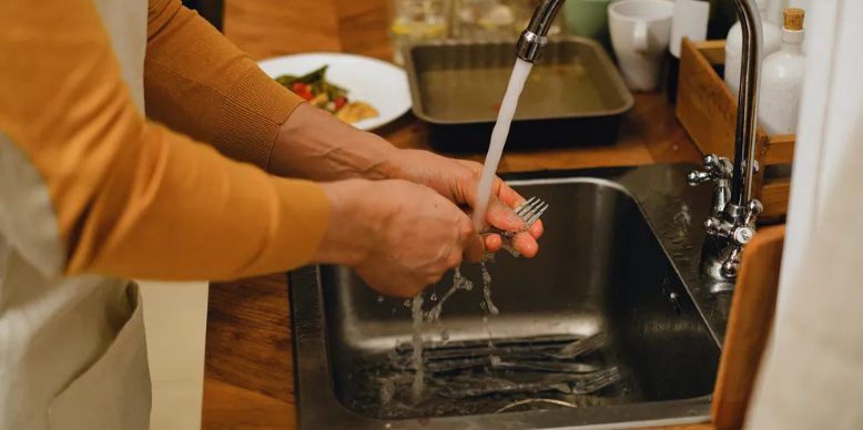 A férjem állandóan gúnyolt, hogy semmit sem csinálok, aztán megtalálta a cetlimet, miután a sürgősségi elvitt.