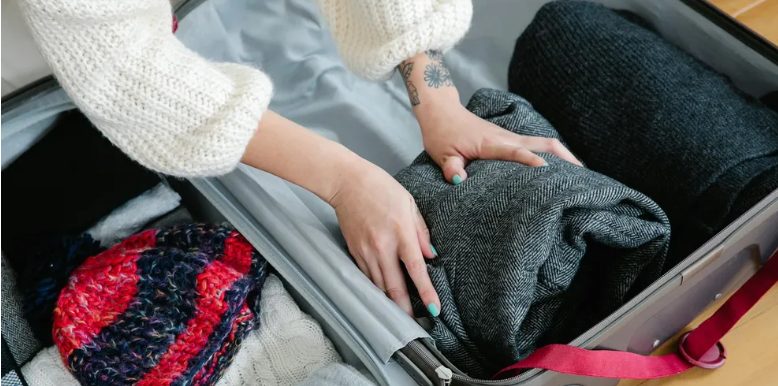 A férjem házvezetőnőként és bébiszitterként használt a gyerekei számára, ezért elváltam tőle – 16 évvel később kaptam egy üzenetet a lányától, ami sírásra késztetett.