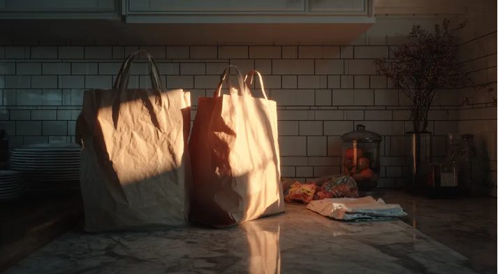 Eladó kirúgott engem és a 7 éves lányomat egy gyerekboltól – az a pillanat örökre megváltoztatta az életünket.