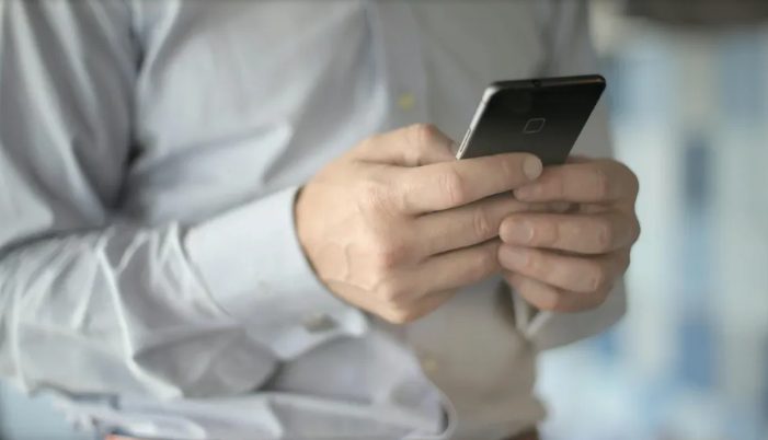 Éveken át mindig visszautasítottam a nagypapám születésnapi meghívásait – évekkel később visszatértem, és csak egy romos házat találtam.