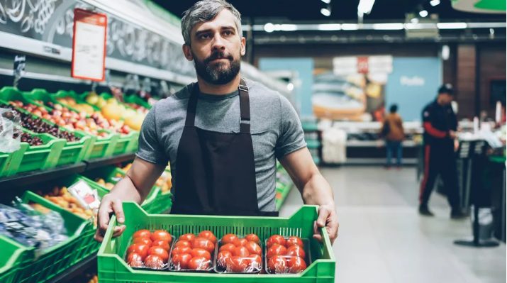 Álruhába öltöztem hajléktalanként, és bementem egy hatalmas szupermarketbe, hogy kiválasszam az örökösömet.