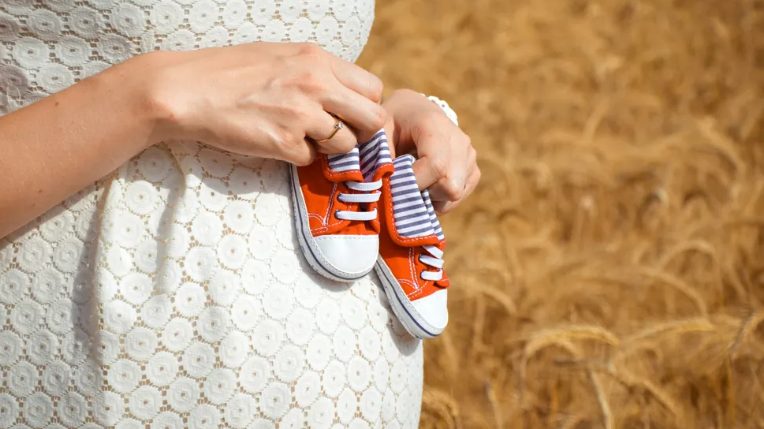 Béranya lettem a nővérem és a férje számára – amikor meglátták a babát, felkiáltottak: „Ez nem az a baba, akit vártunk!”