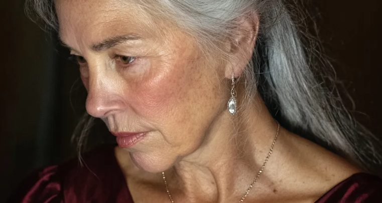 Mostohaanyám elégette néhai édesanyám összes ruháját, „ócska rongyoknak” nevezve őket – a karma azonban kegyetlenül visszavágott neki.