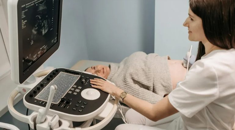 A férjem újra és újra kihagyta az ultrahang-időpontokat az első babánkkal kapcsolatban – amikor megtudtam, miért, majdnem összeomlottam.
